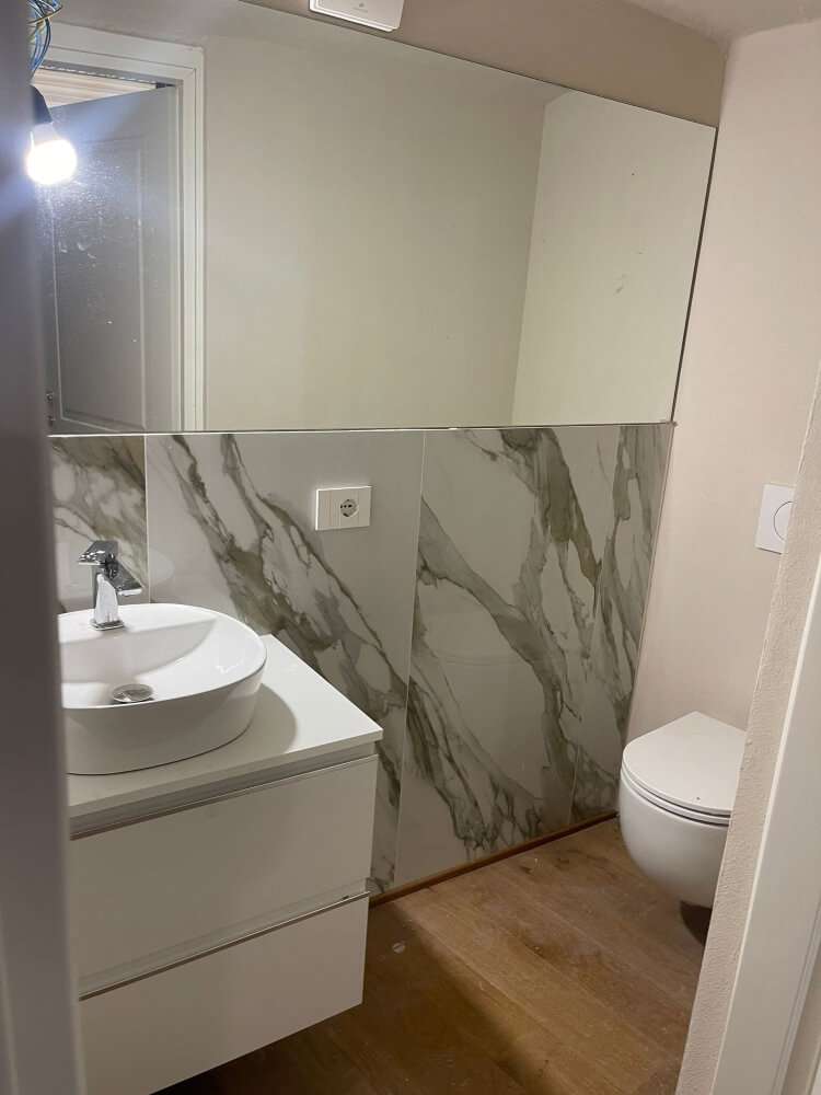 Bagno con rifiniture di lusso in appartamento esclusivo in vendita a Pisa centro storico.