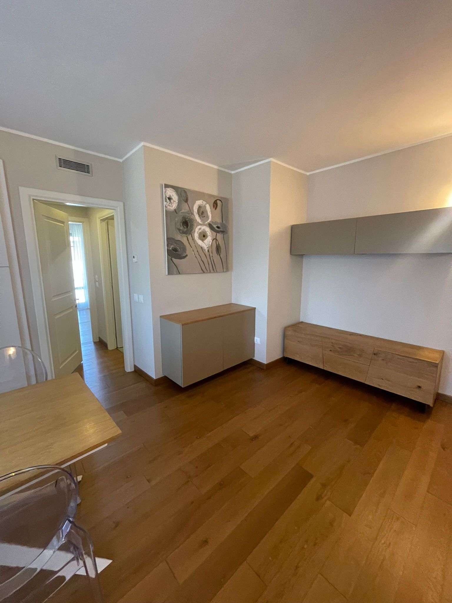 Appartamento di design con parquet e controsoffitti a LED in vendita a Barbaricina, Pisa.