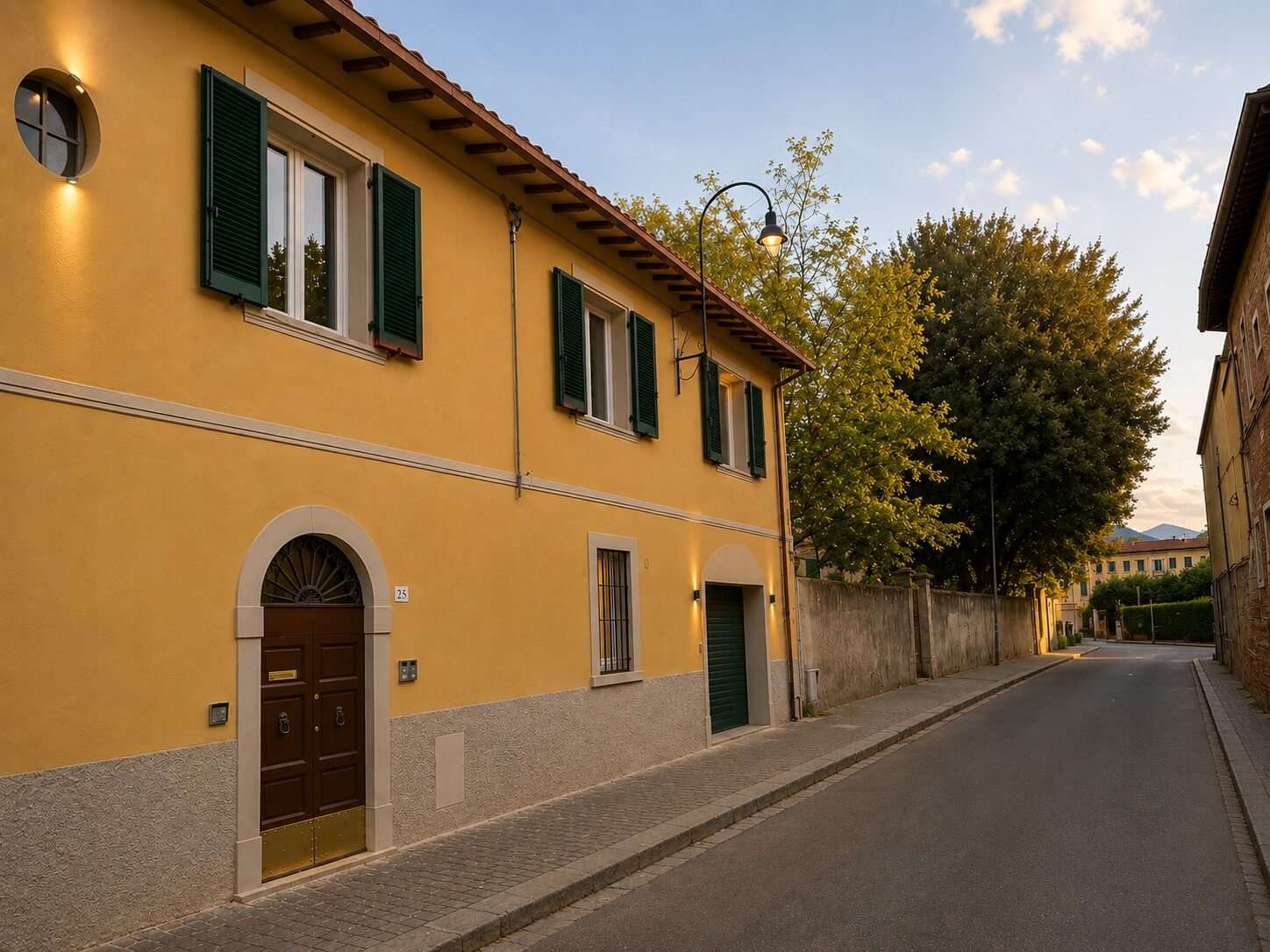 Facciata esterna palazzina Liberty ristrutturata in vendita a Pisa centro via San Zeno